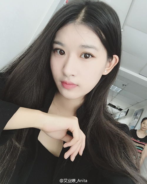 组图 中戏女生素颜清纯大长腿，网友惊呼“撞脸刘亦菲”